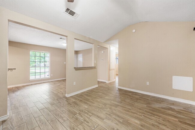 Building Photo - 7422 Oriole St