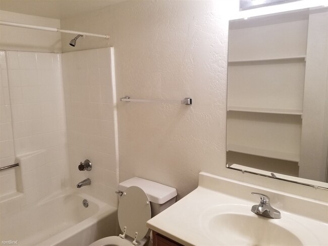 Building Photo - 3 br, 2 bath Condo - 16602 North 25th Stre...