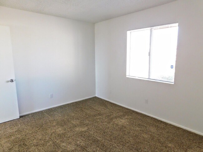 Building Photo - 2 Bedroom with a view