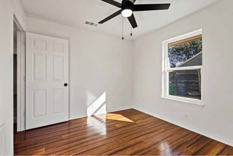 Building Photo - 170 N Meadowbrook Dr