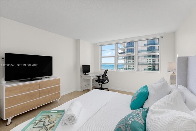 Building Photo - 6917 Collins Ave