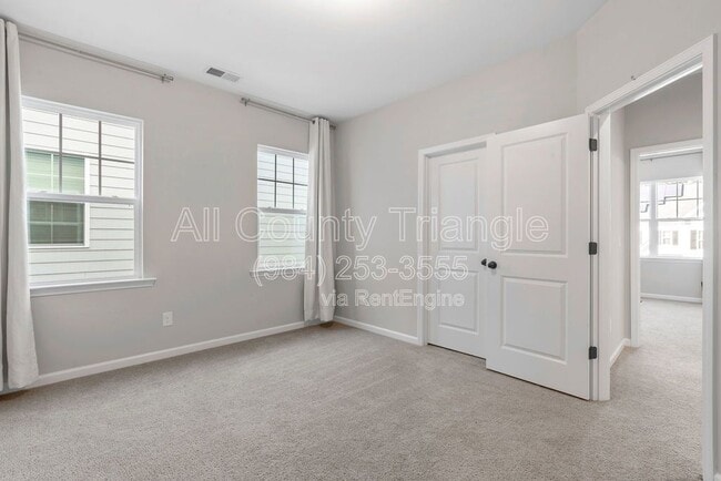 Building Photo - 504 Flip Trail