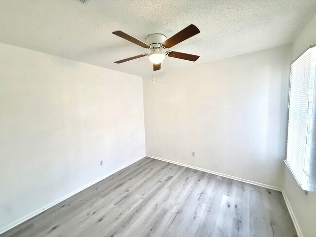 Building Photo - 403 Country Aire Dr