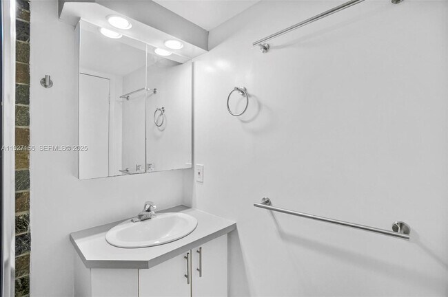 Building Photo - 3545 NE 167th St