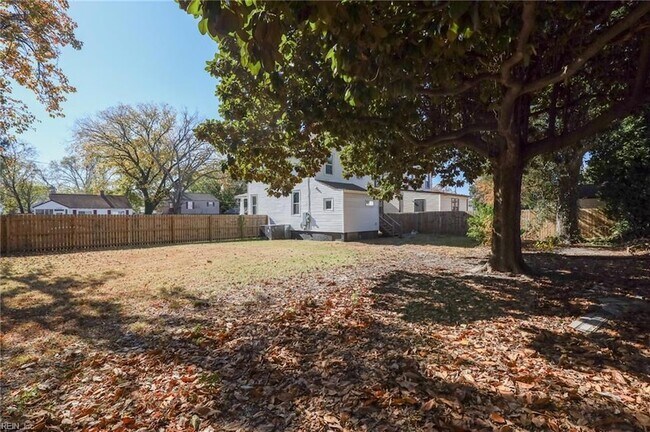 Building Photo - 1914 King St