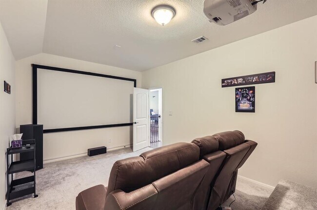 Building Photo - 4349 Green Tree Dr