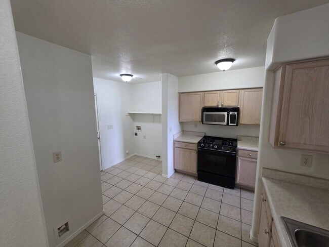 Building Photo - 6452 N Conrad Ln