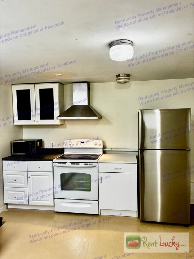 Building Photo - Free Rent in December!! Charming Studio + Bonus Room in Maple Leaf with Private Entrance & Outdoo...