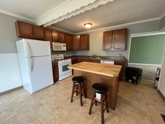 Building Photo - 703 Fremont Ave NW