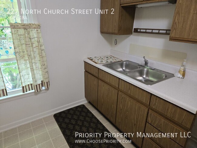 Building Photo - !Coming Soon! 2BR 1BA upstairs duplex, Woo...