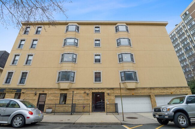 Building Photo - 401 1st St