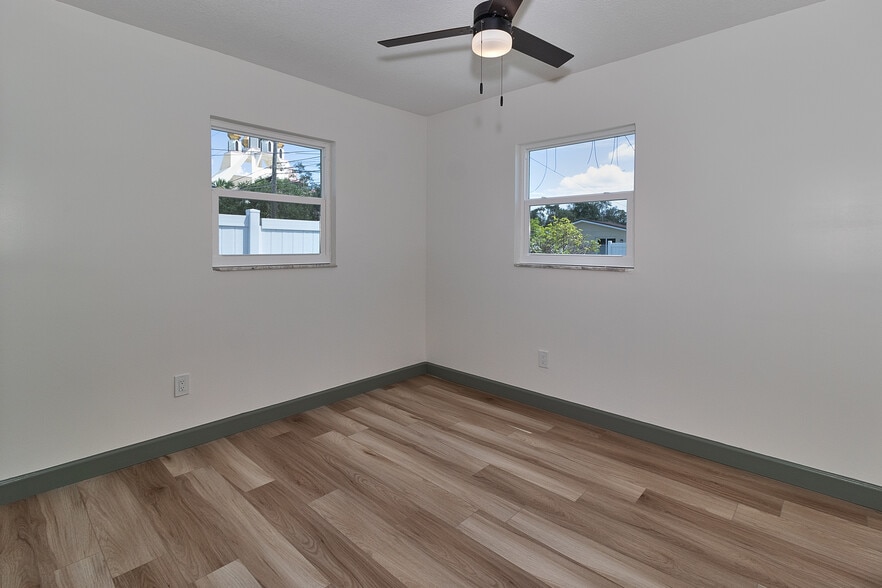 Building Photo - 510 91st Ave N