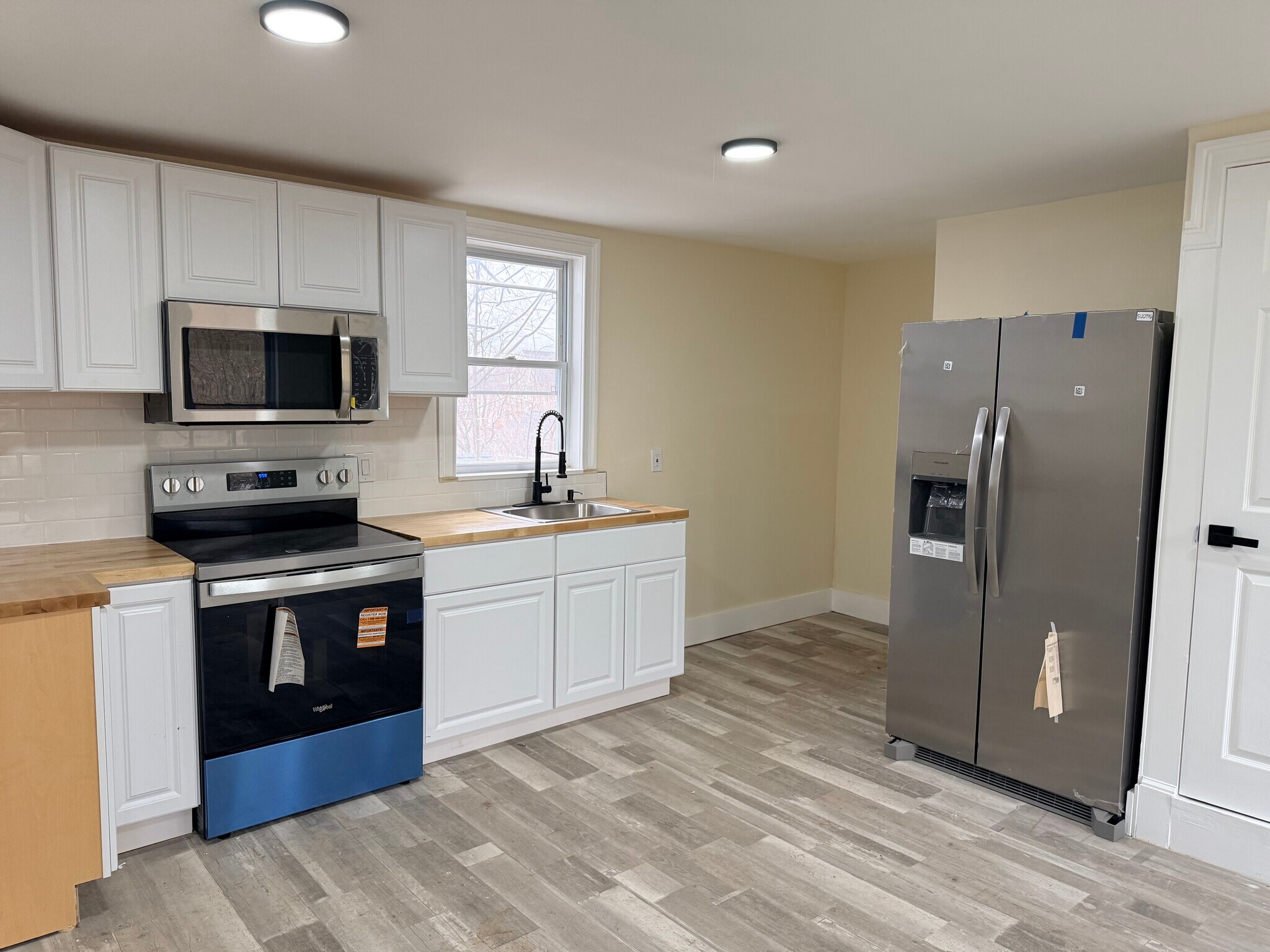 Building Photo - 47 Maple Ave