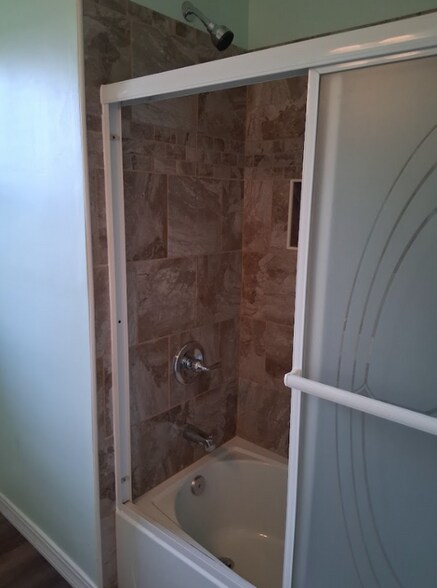 Building Photo - 418 S Hancock Ave