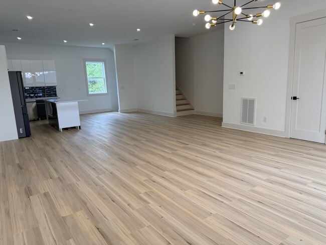 Building Photo - 105 Hart Ln