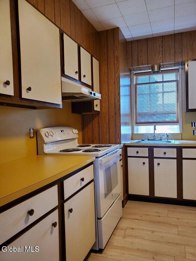 Building Photo - 1058 Washington Ave