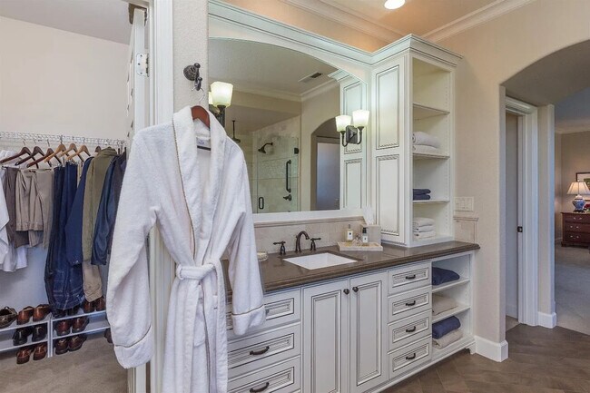 Building Photo - 2490 Muirfield Way