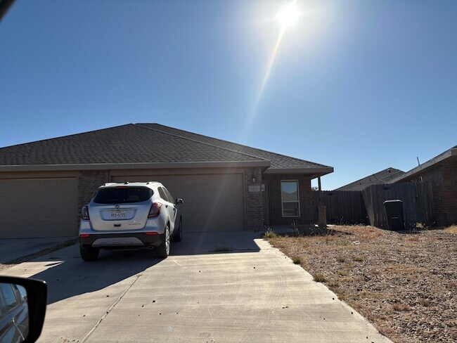 Building Photo - 5609 Jarvis St