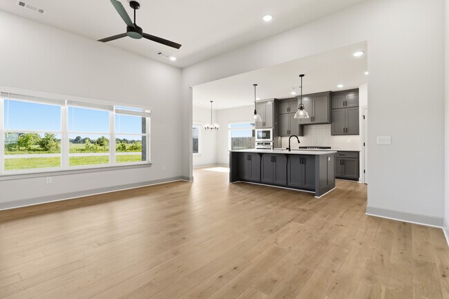 Building Photo - 970 Trestle Ln