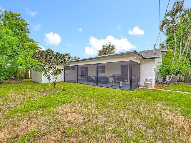 Building Photo - 635 Kingbird Cir