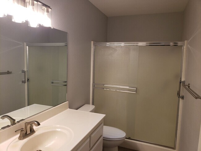 Building Photo - 586 Springer Dr