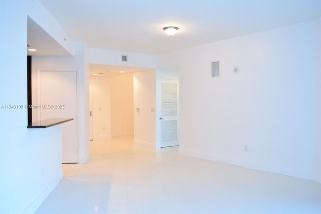 Building Photo - 3030 NE 188th St