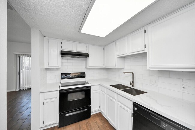 Building Photo - 3750 Tanglewilde St