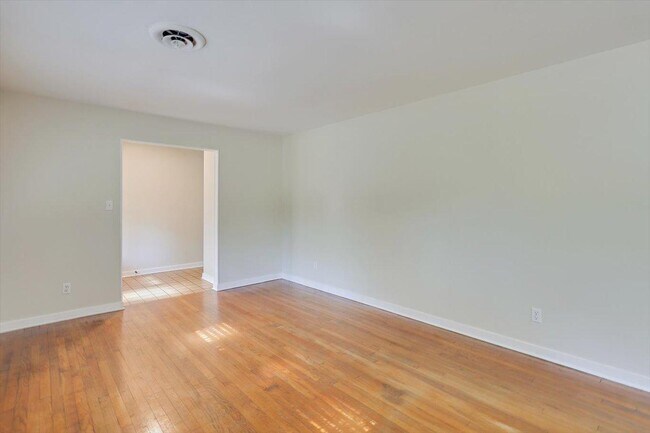 Building Photo - 111 Chiswick Cir