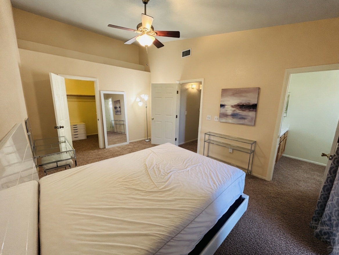Main Bedroom - 520 Arrowhead Trl