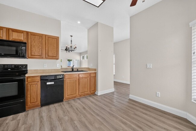 Building Photo - 3/2 Home on a Cul-de-Sac with Beautiful Yard!