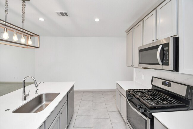 Building Photo - 3943 Canyon Shore Ln