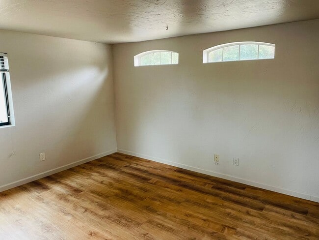Building Photo - 50 Chaparral Dr