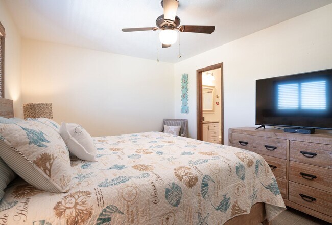 Building Photo - PERFECT FURNISHED RENTAL FOR A WINTER AT THE BEACH