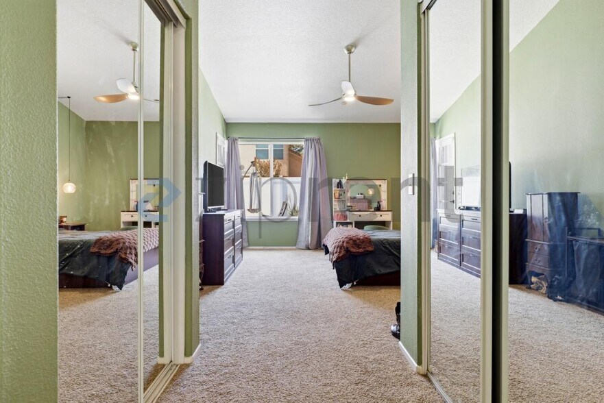 Building Photo - Unit