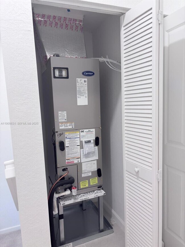 Building Photo - 2490 SE 29th St