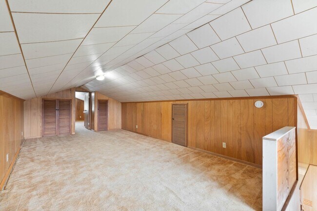 Building Photo - Quaint, inviting 4-bdrm/2-bath home in Cloverdale. Serene living, huge yard, covered patio