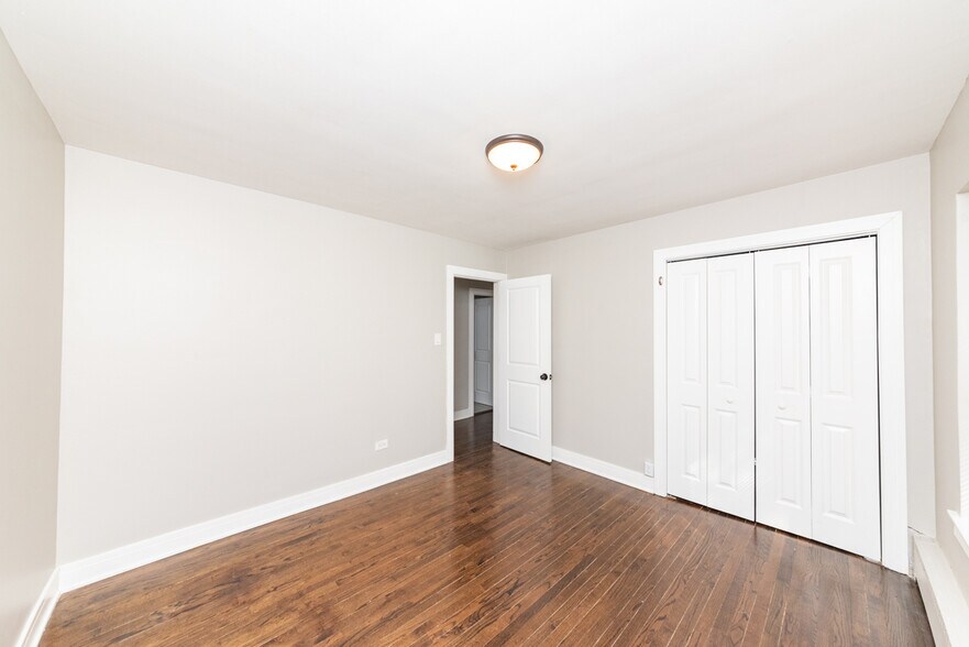 Building Photo - 3058 N Kostner Ave