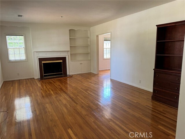 Building Photo - 405 S Old Ranch Rd