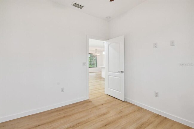 Building Photo - 406 Border St