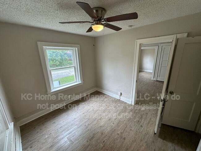 Building Photo - 305-307 N Gladstone Blvd