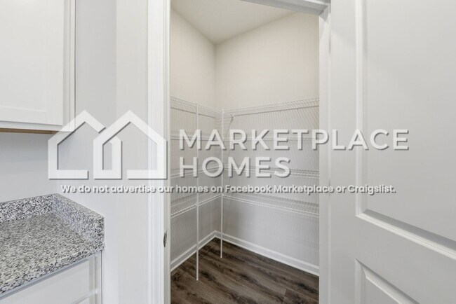 Building Photo - 6300 Trailview Dr