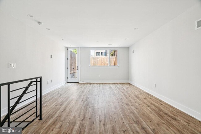 Building Photo - 1437 Parrish St