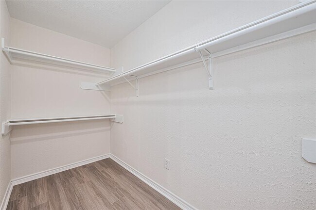 Building Photo - 5323 Forest Dr