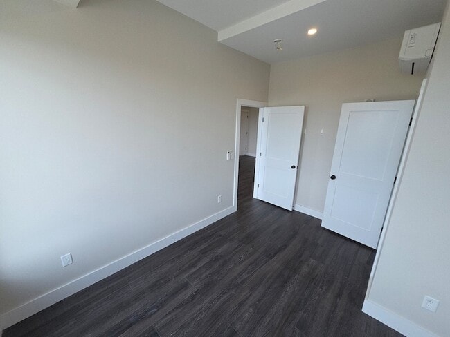 Building Photo - 64 Tolman St