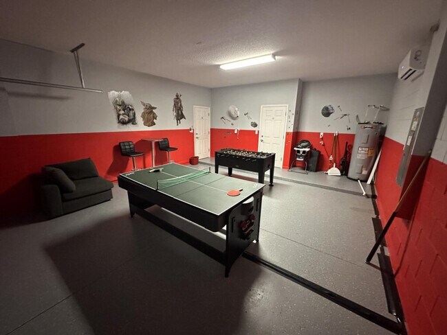 Building Photo - 2305 Victoria Dr