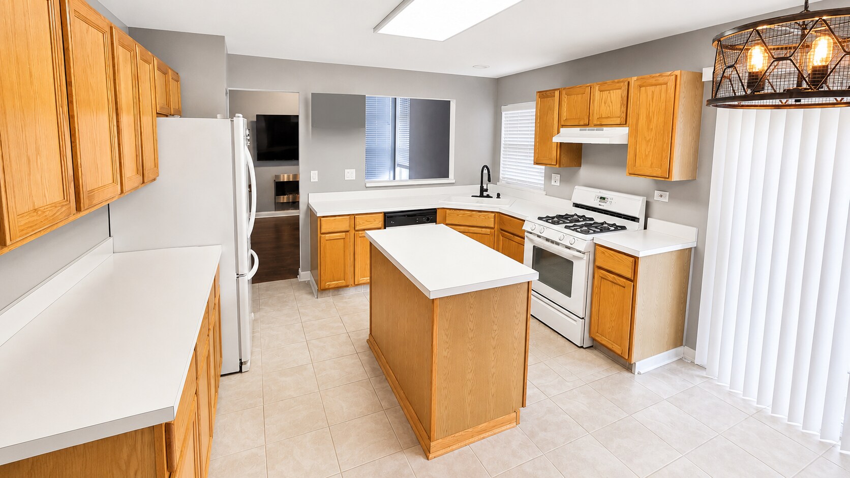 Building Photo - 1561 E Chivalry Ct
