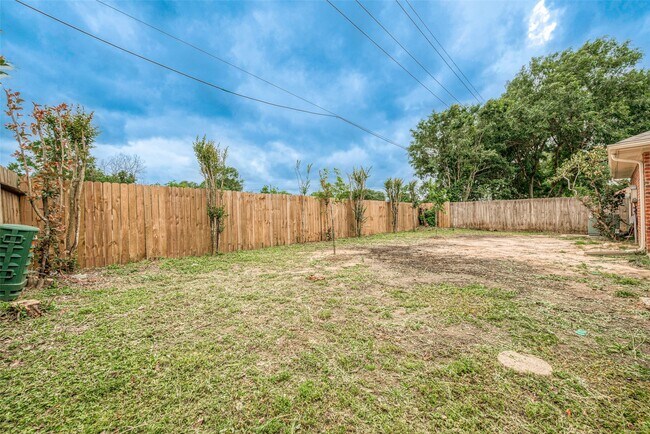 Building Photo - 22319 Rangeview Dr