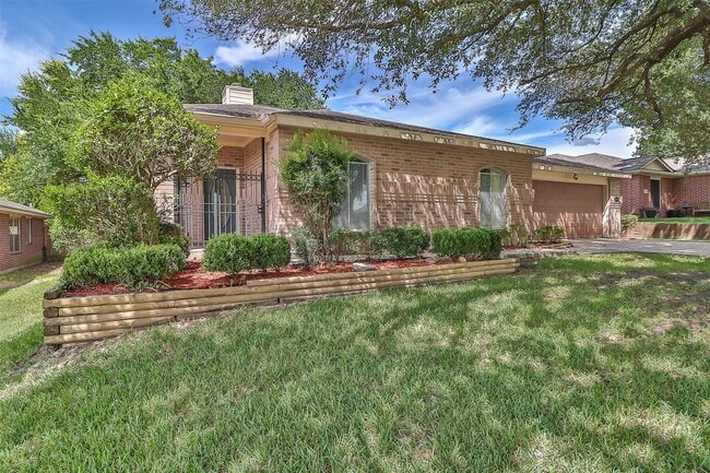 Building Photo - 10910 Scenic Dr