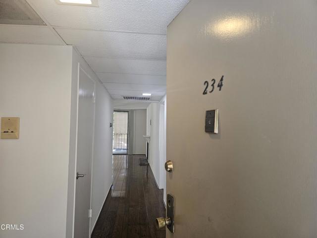 Building Photo - 1401 Valley View Rd