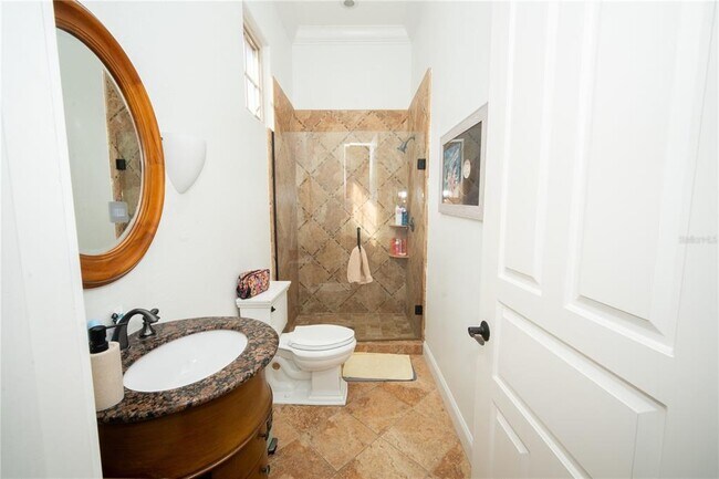 Building Photo - 719 Eastlawn Dr